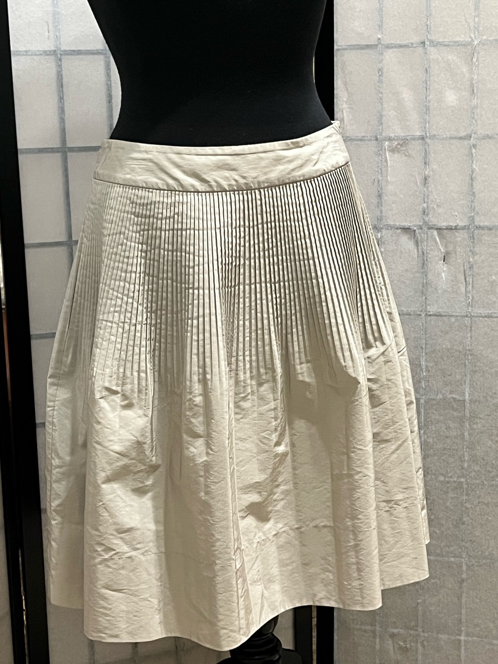 BANANA REPUBLIC Women’s Cream Pleated A-Line Skirt SIZE 10